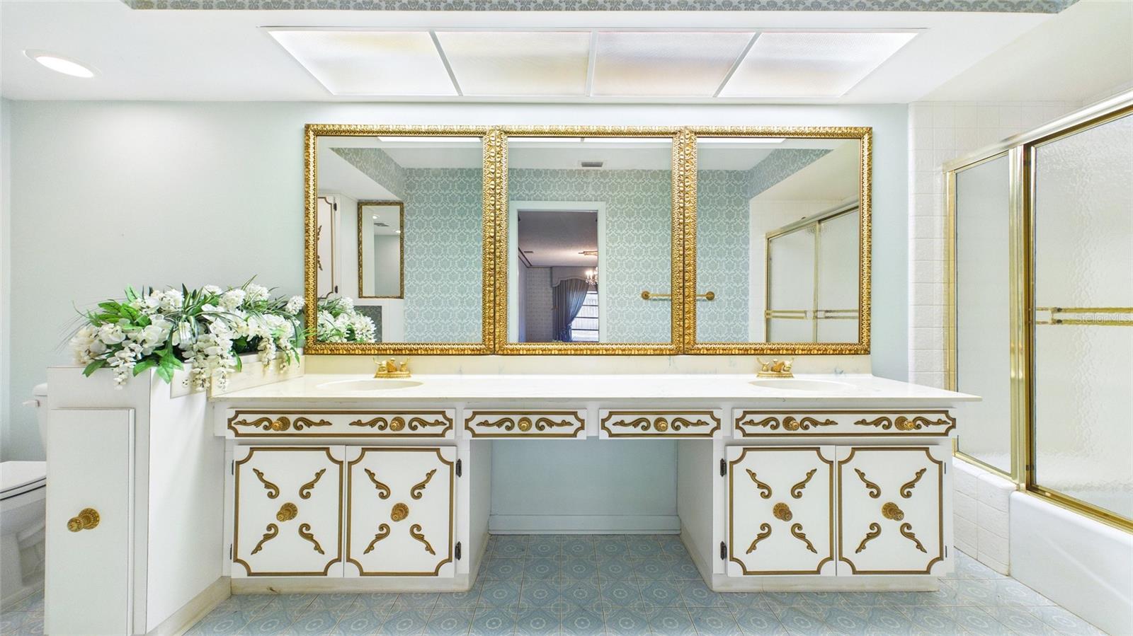 1116 N RIVERHILLS DR, TEMPLE TERRACE, FL, 33617