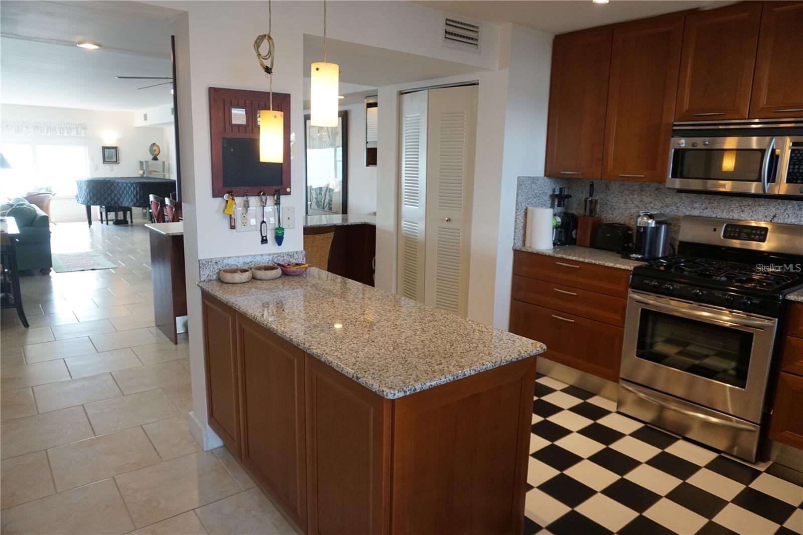 5900 SHORE BLVD S #402, GULFPORT, FL, 33707