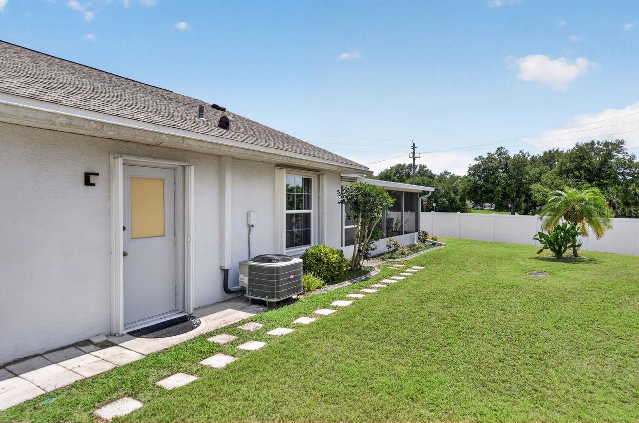 548 ROSE APPLE CIR, PORT CHARLOTTE, FL, 33954