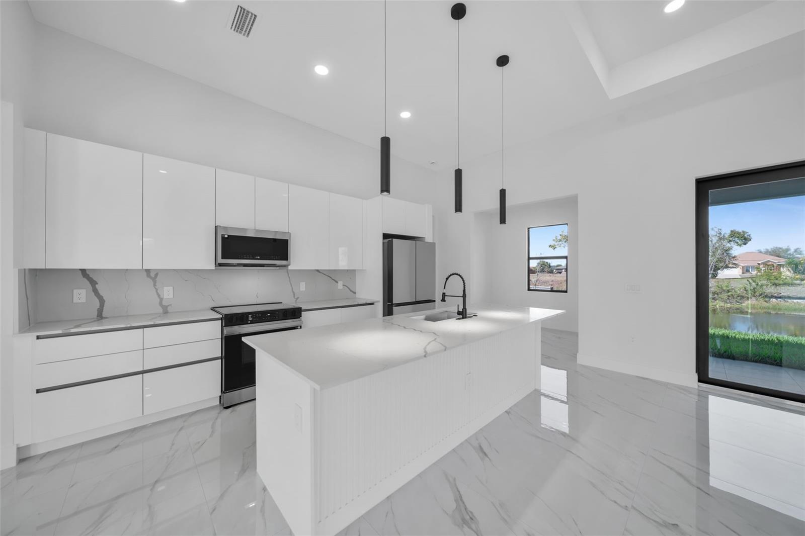 1426 NE 6TH AVE, CAPE CORAL, FL, 33909