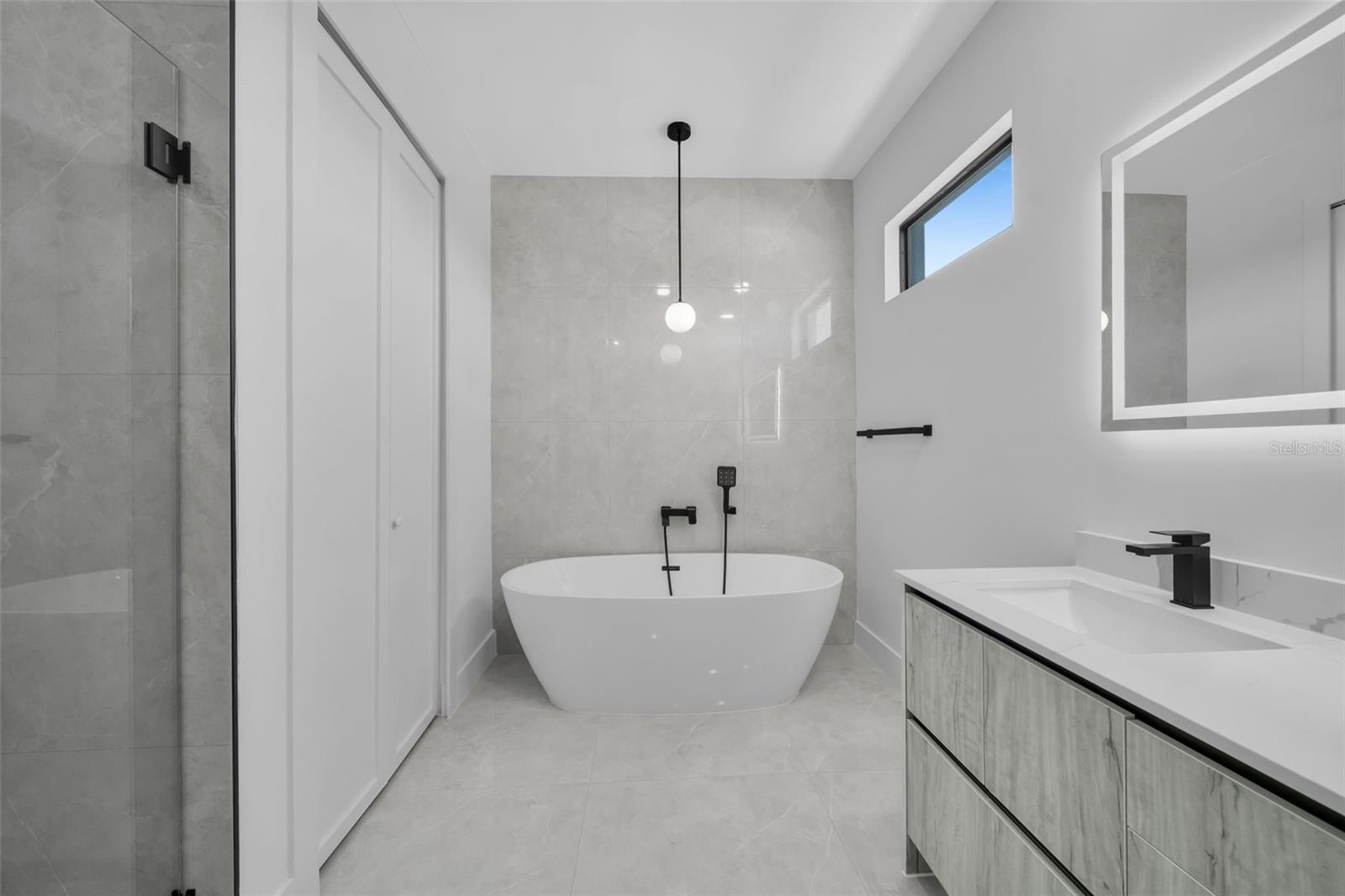 1426 NE 6TH AVE, CAPE CORAL, FL, 33909