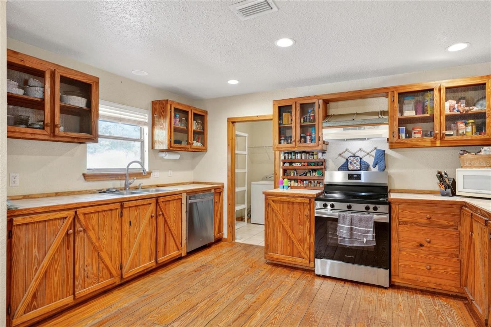 19150 COUNTY ROAD 450, UMATILLA, FL, 32784