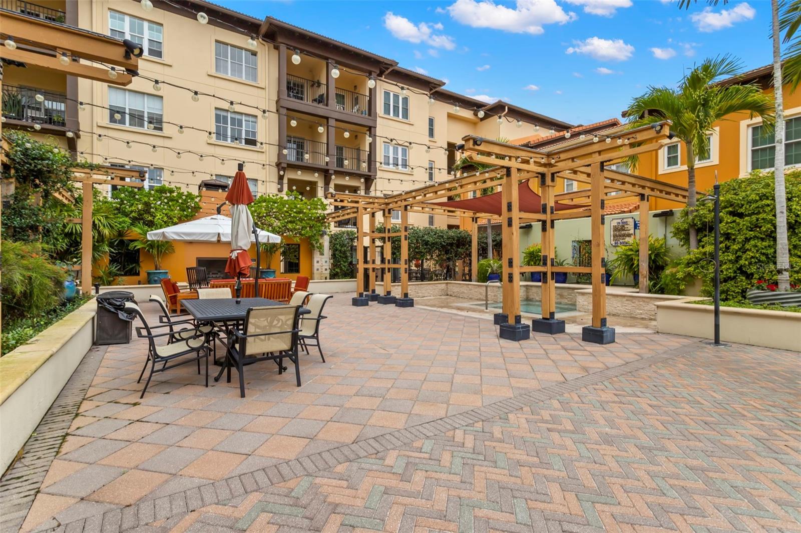 200 4TH AVE S #302, ST PETERSBURG, FL, 33701