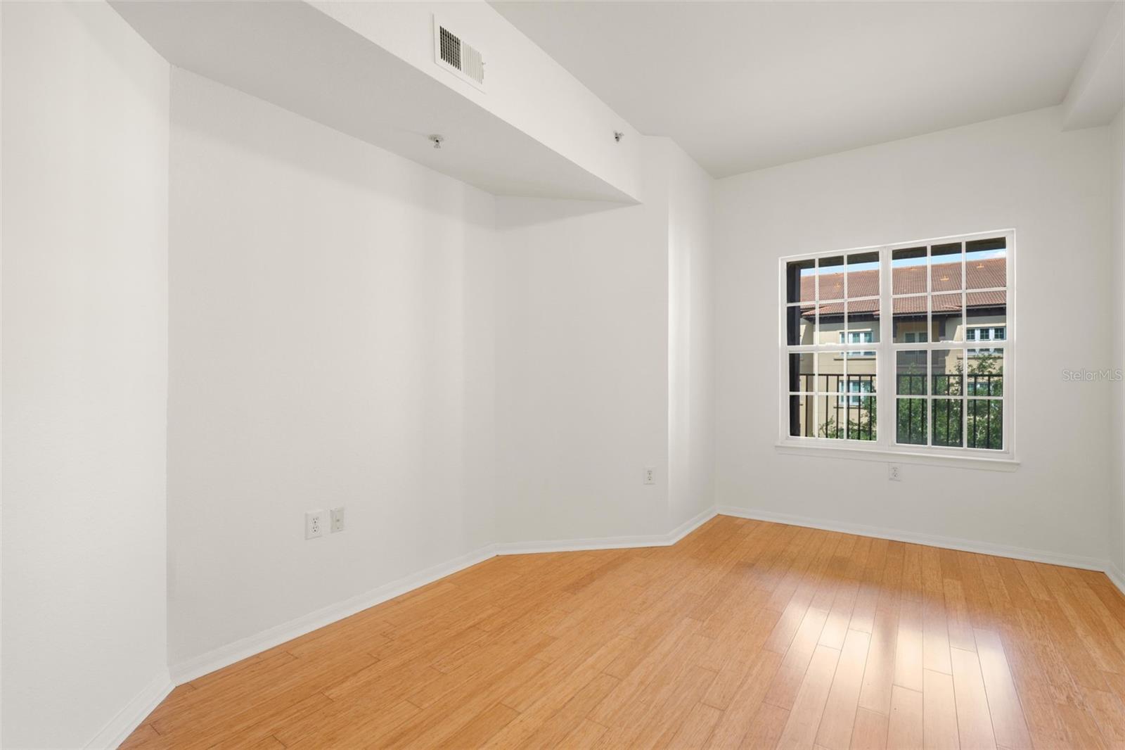 200 4TH AVE S #302, ST PETERSBURG, FL, 33701