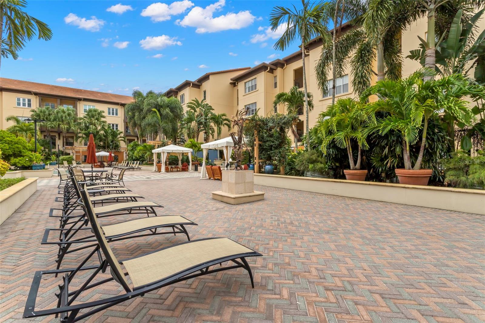 200 4TH AVE S #302, ST PETERSBURG, FL, 33701