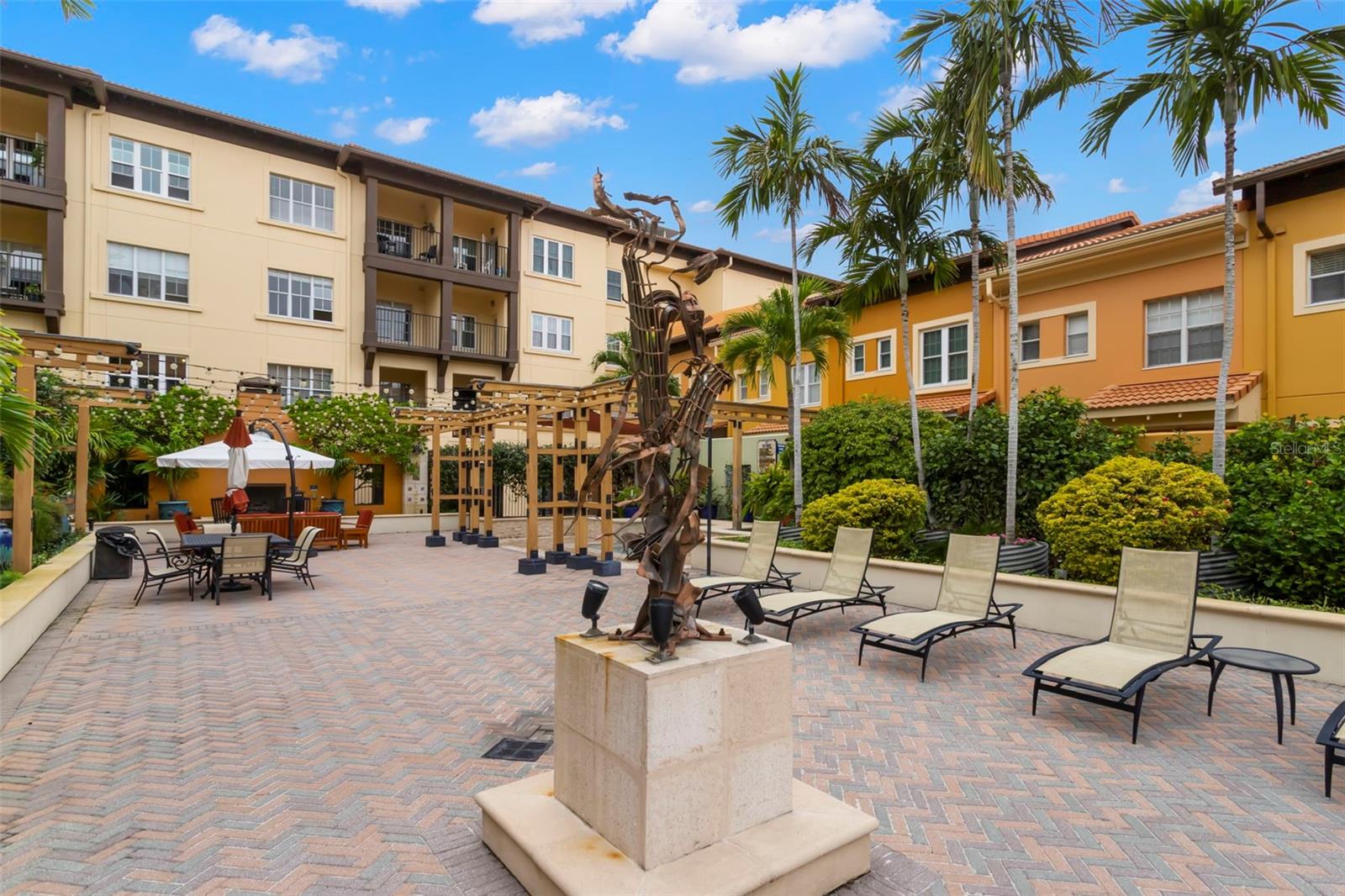 200 4TH AVE S #302, ST PETERSBURG, FL, 33701