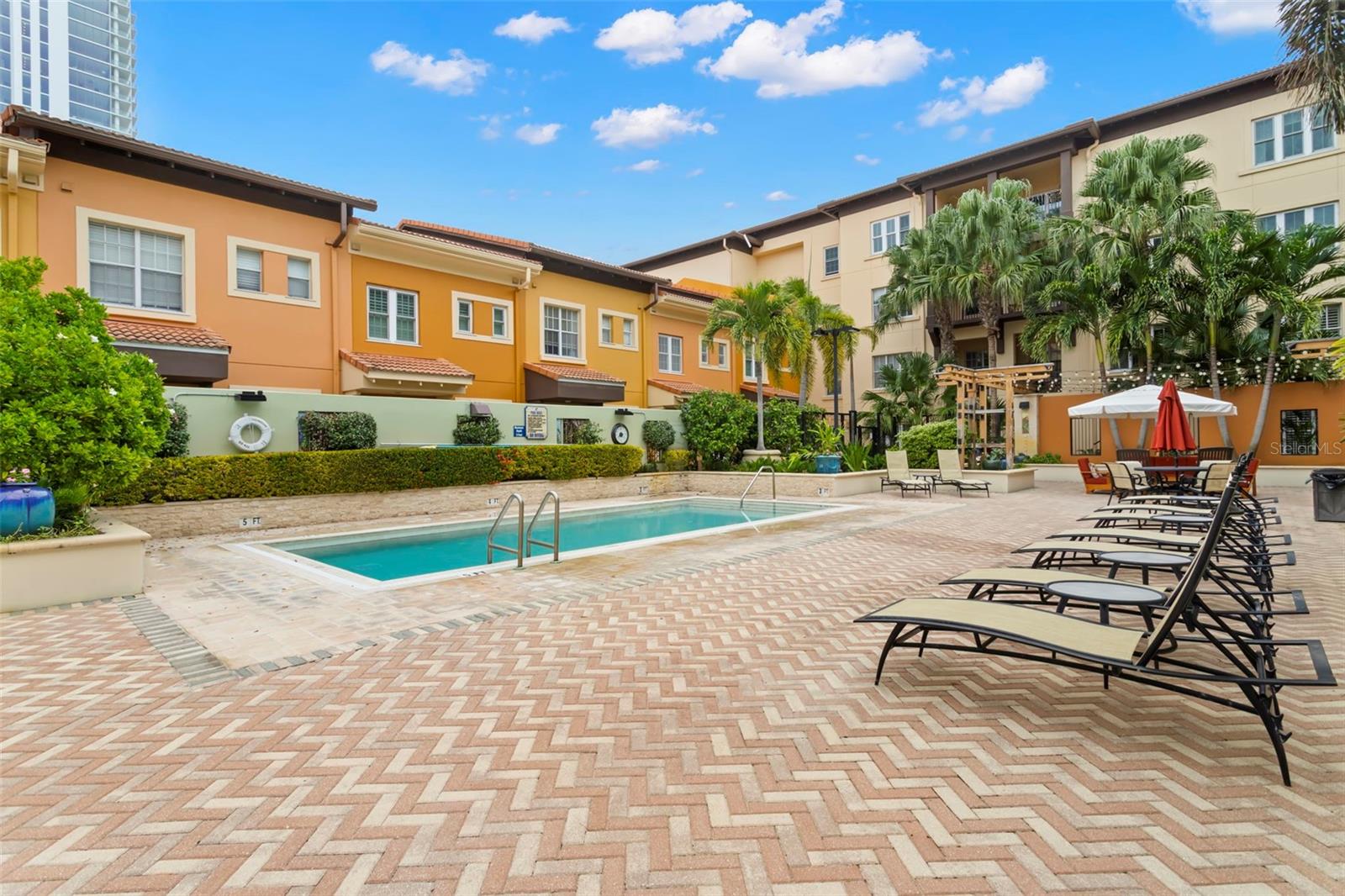 200 4TH AVE S #302, ST PETERSBURG, FL, 33701