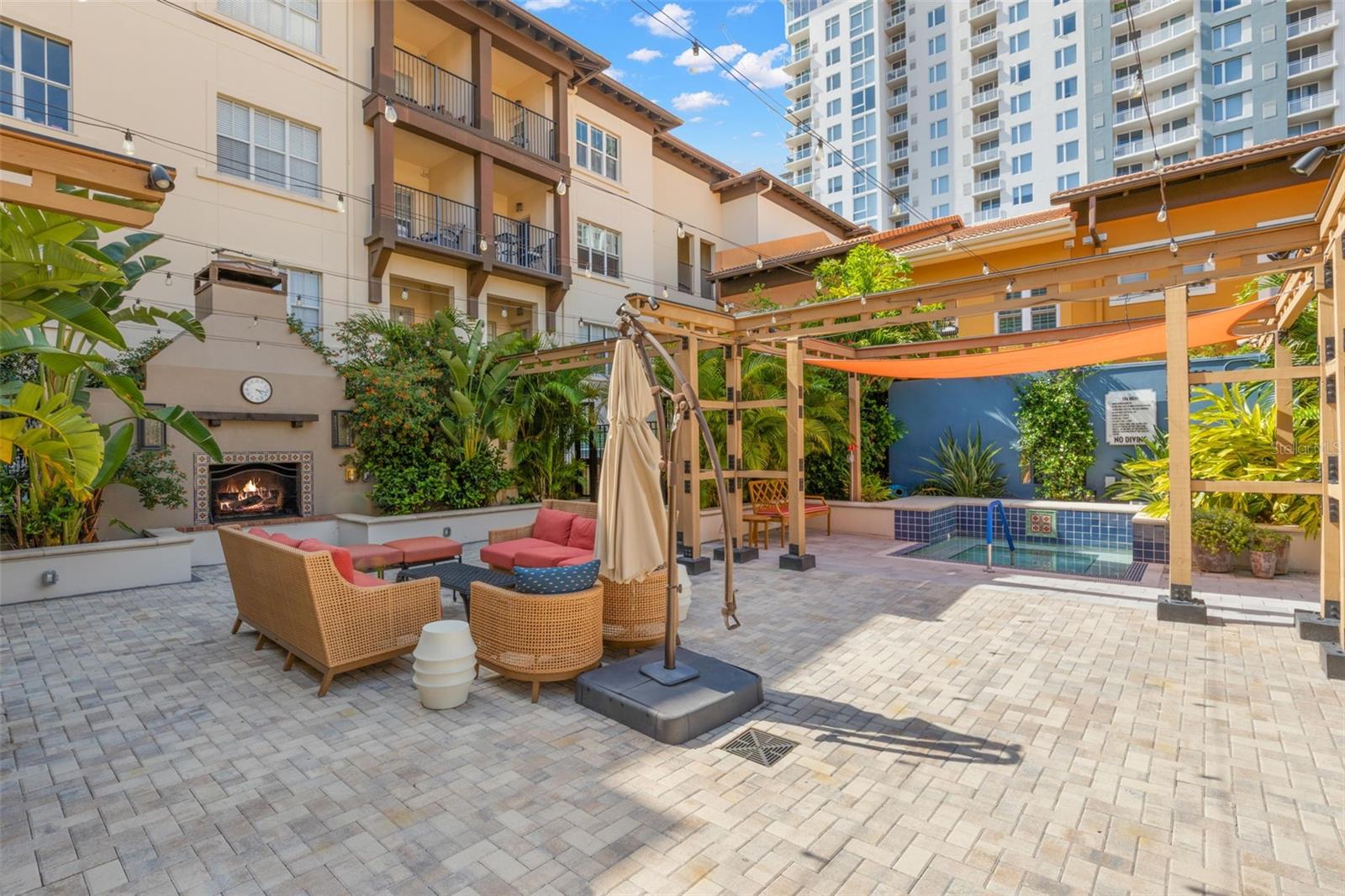 200 4TH AVE S #302, ST PETERSBURG, FL, 33701