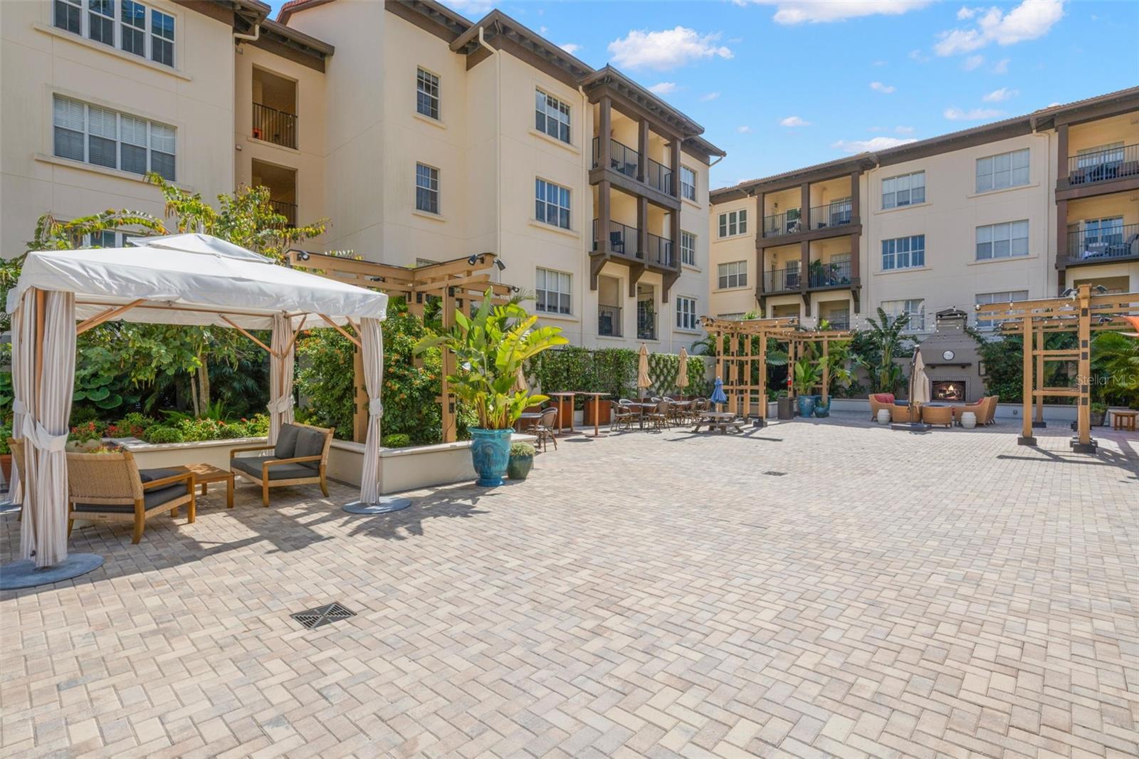 200 4TH AVE S #302, ST PETERSBURG, FL, 33701
