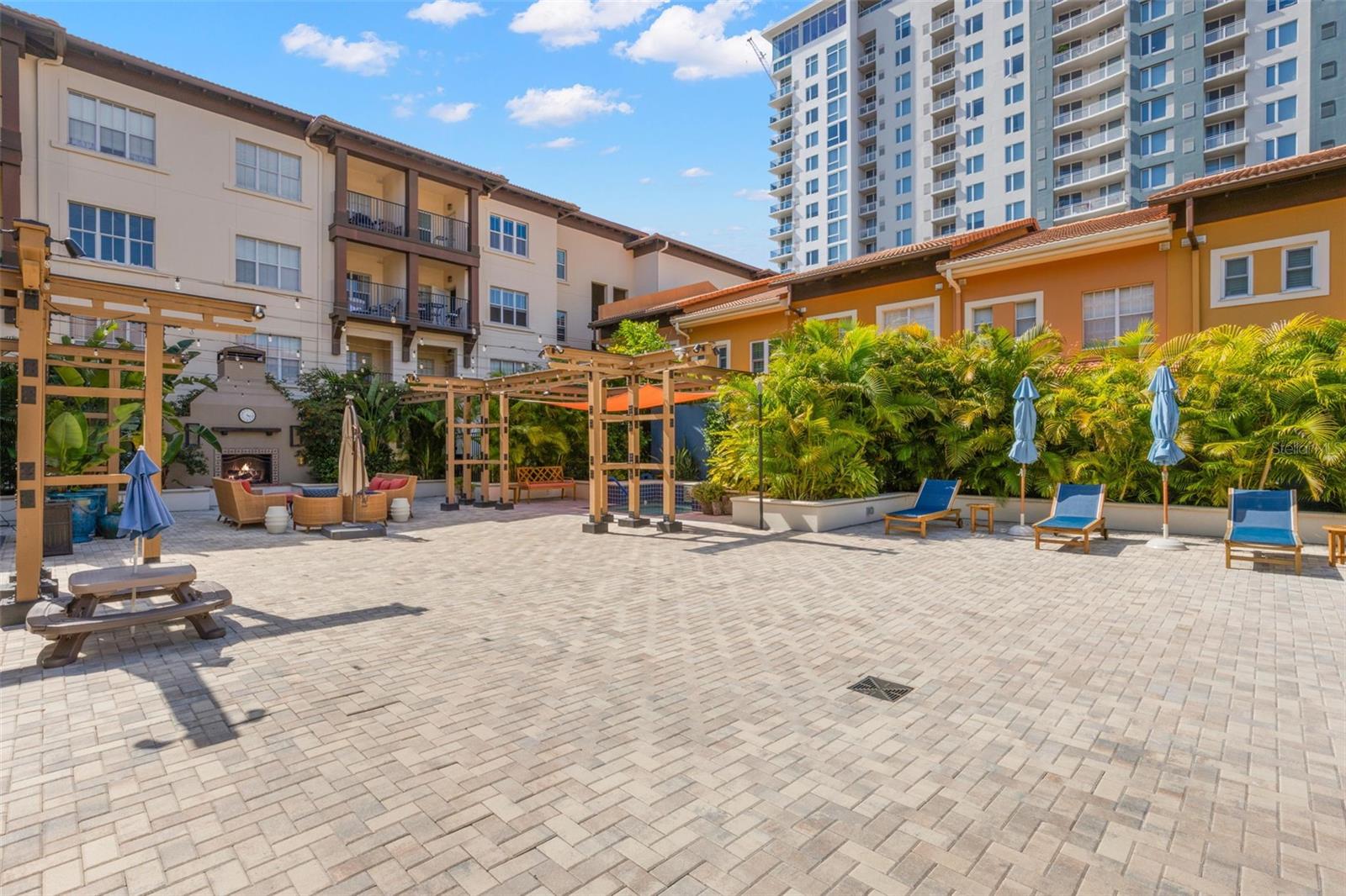 200 4TH AVE S #302, ST PETERSBURG, FL, 33701