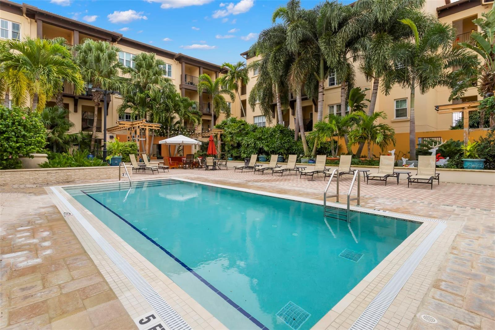 200 4TH AVE S #302, ST PETERSBURG, FL, 33701