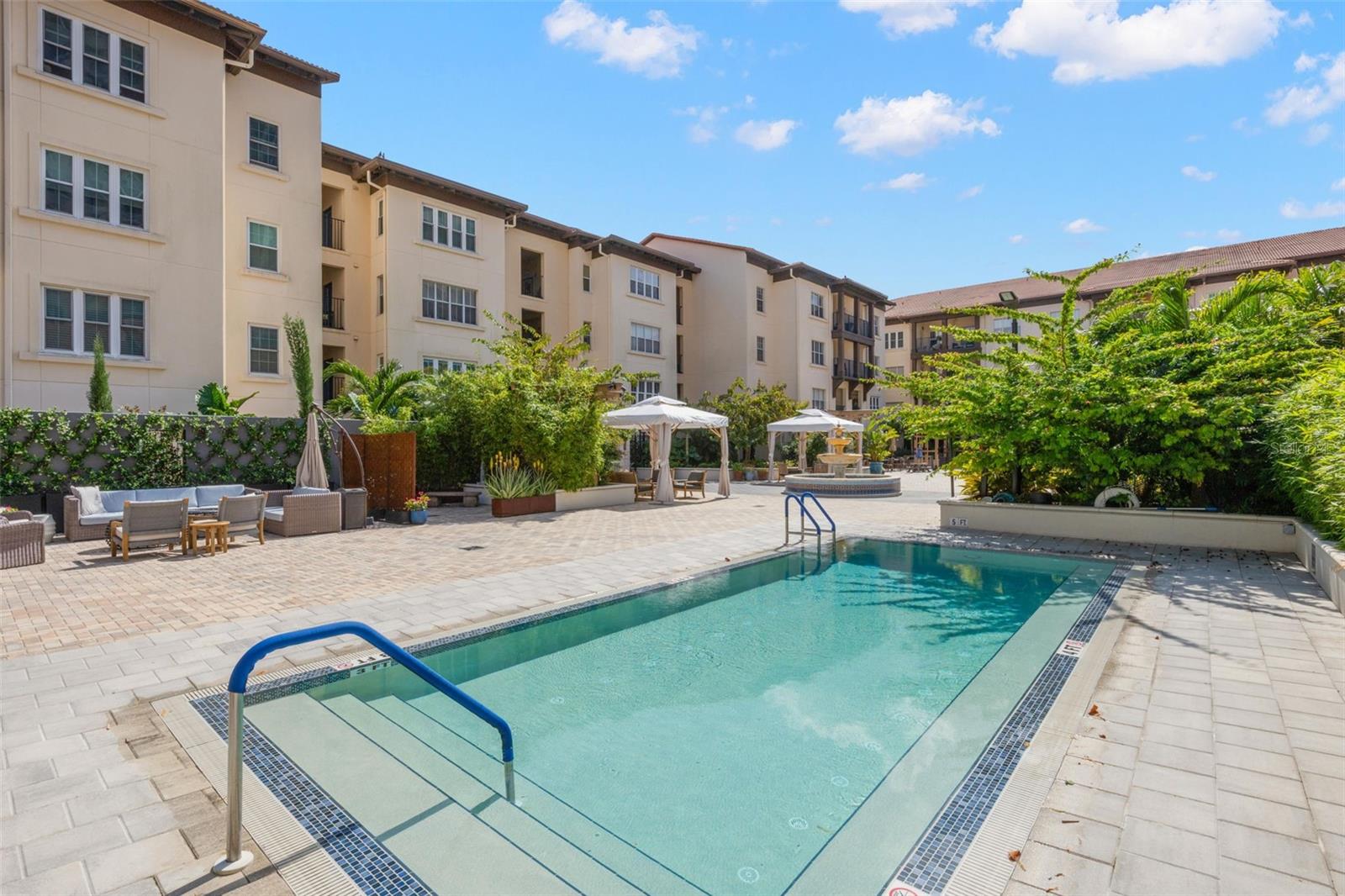 200 4TH AVE S #302, ST PETERSBURG, FL, 33701