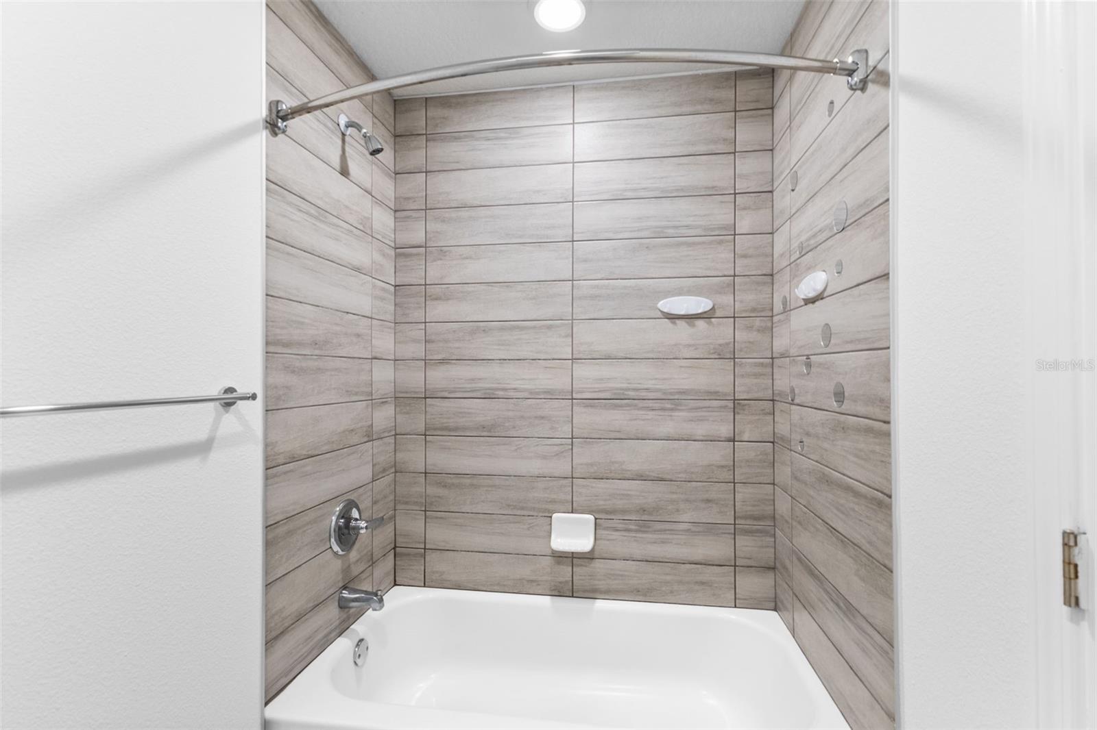 8704 KENYON VIEW CT, TAMPA, FL, 33614