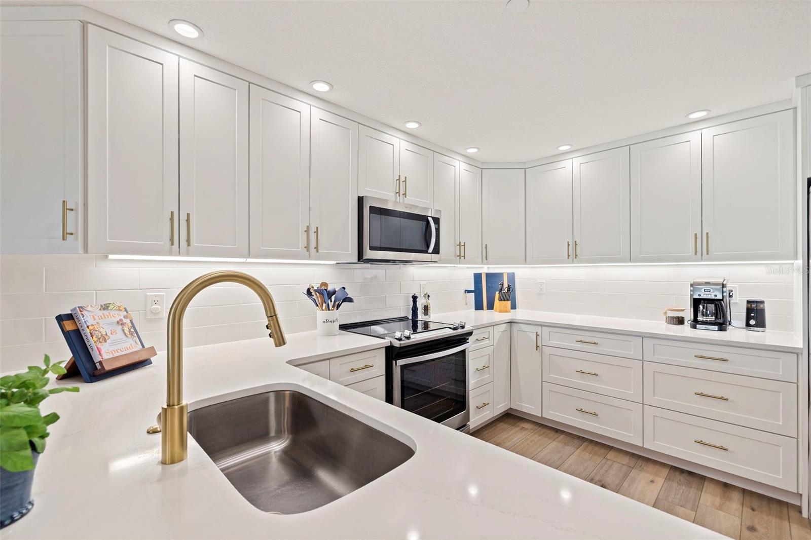 1586 GULF BLVD #2501, CLEARWATER BEACH, FL, 33767