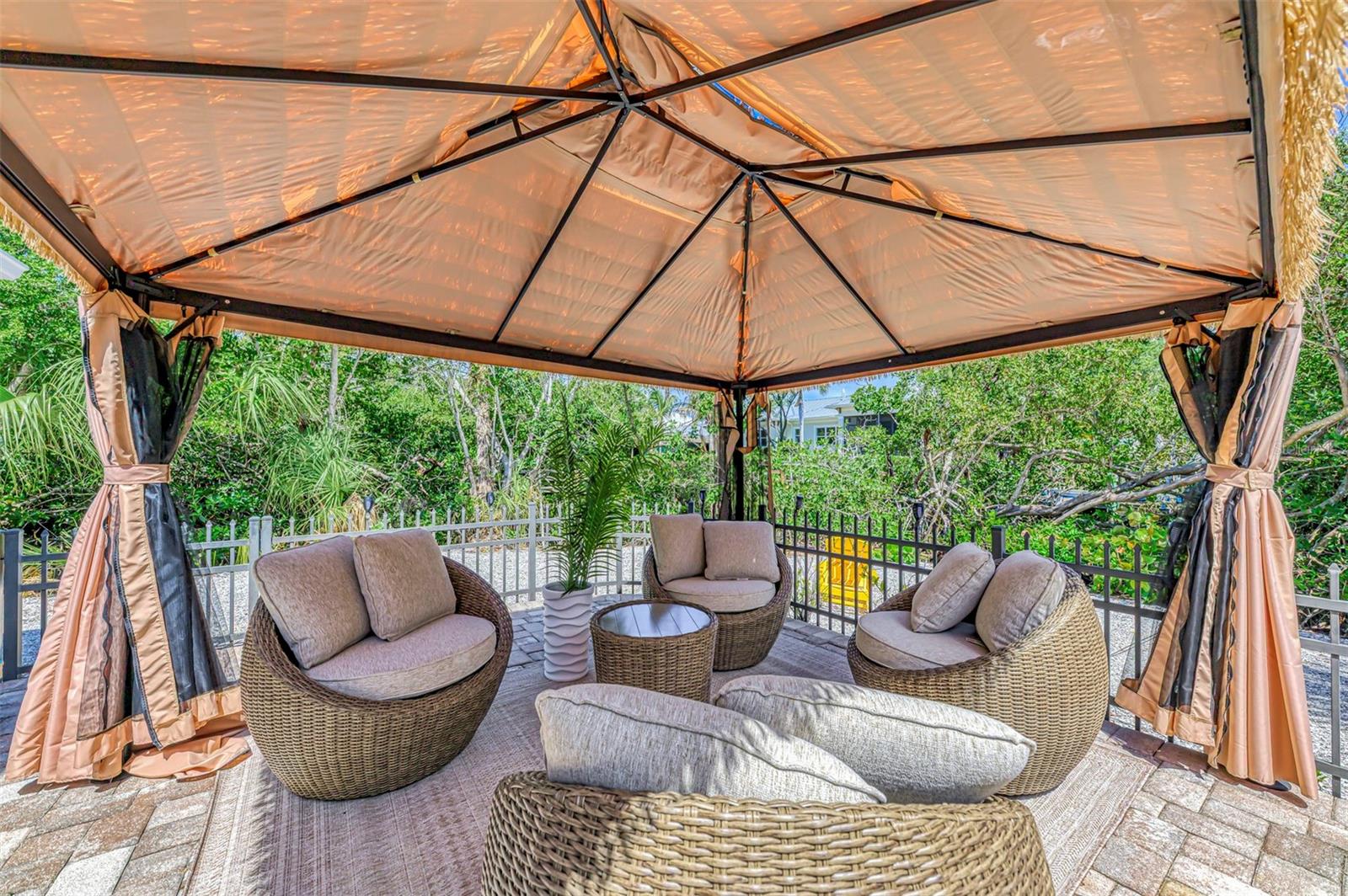 307 AVENIDA DE PARADISIO, SARASOTA, FL, 34242