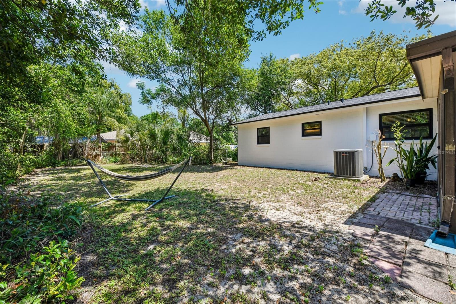 1073 CENTRAL ST, MOUNT DORA, FL, 32757