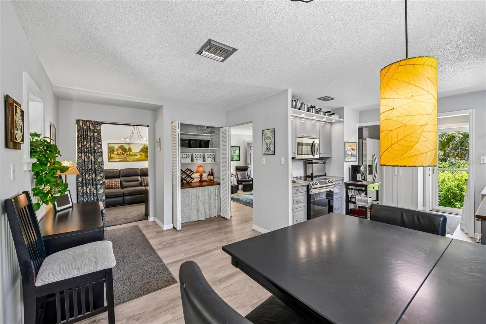 1073 CENTRAL ST, MOUNT DORA, FL, 32757