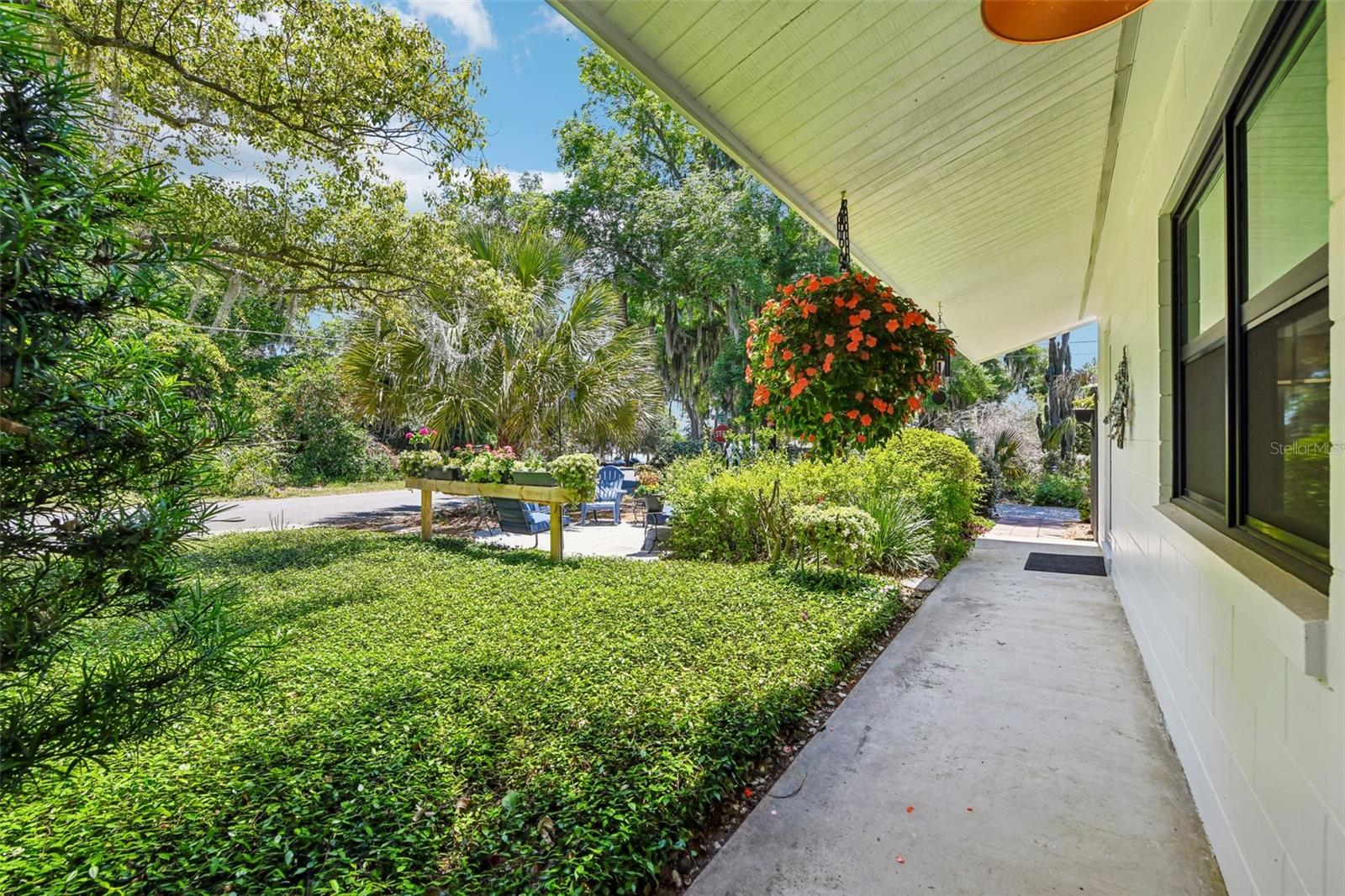 1073 CENTRAL ST, MOUNT DORA, FL, 32757