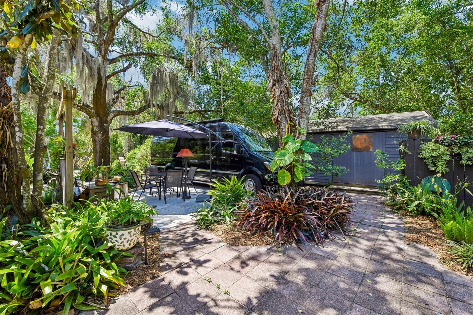 1073 CENTRAL ST, MOUNT DORA, FL, 32757