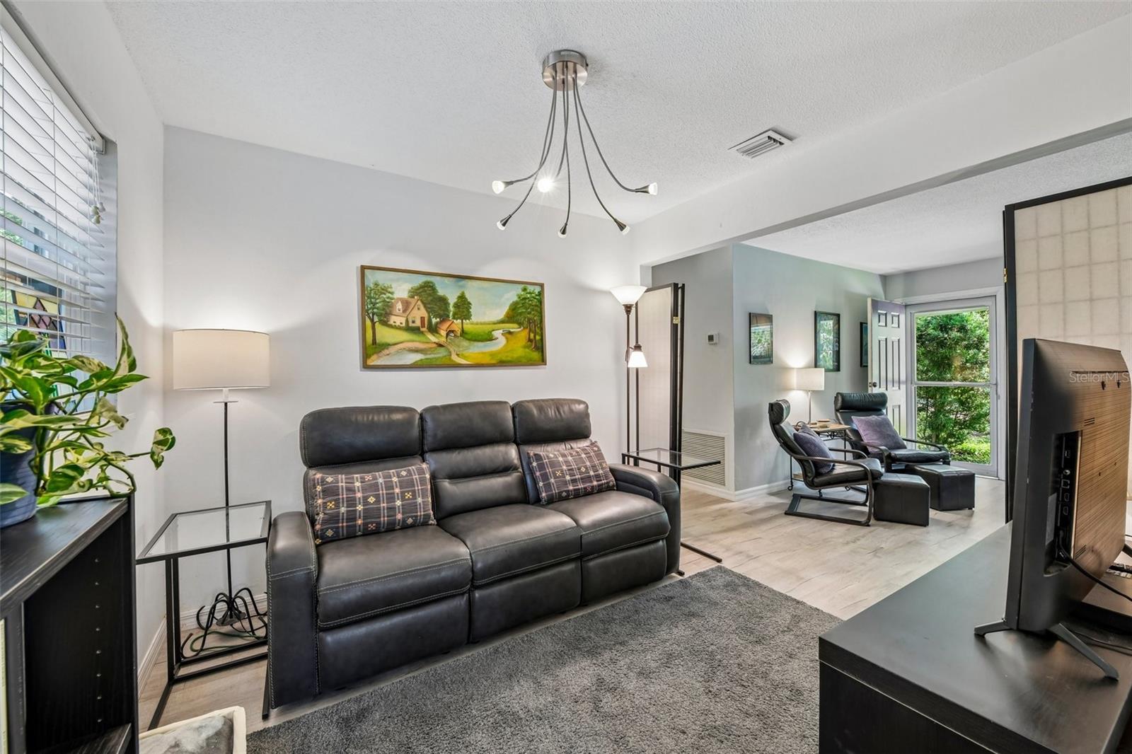 1073 CENTRAL ST, MOUNT DORA, FL, 32757