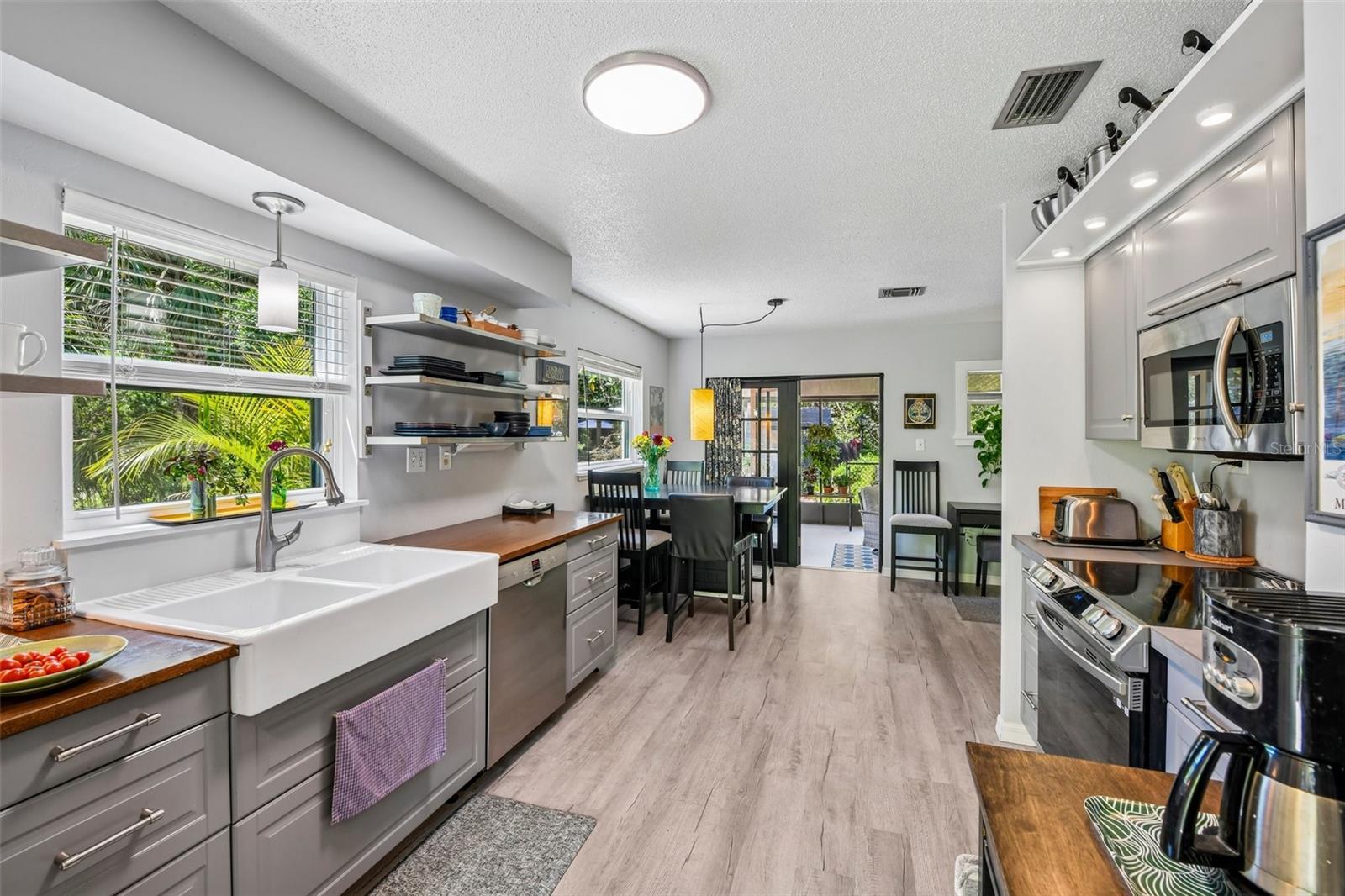 1073 CENTRAL ST, MOUNT DORA, FL, 32757