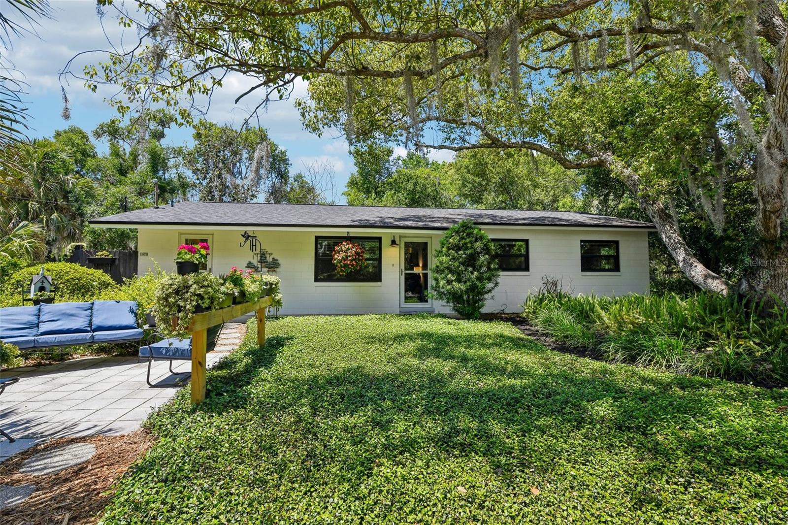 1073 CENTRAL ST, MOUNT DORA, FL, 32757