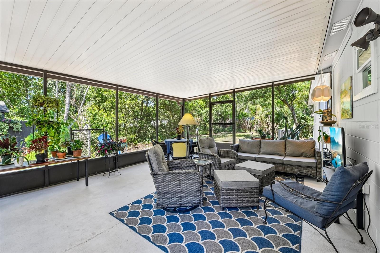 1073 CENTRAL ST, MOUNT DORA, FL, 32757