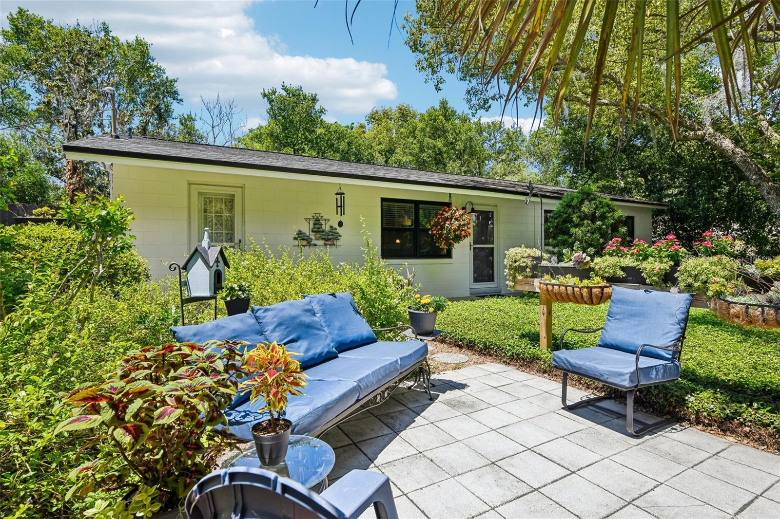 1073 CENTRAL ST, MOUNT DORA, FL, 32757