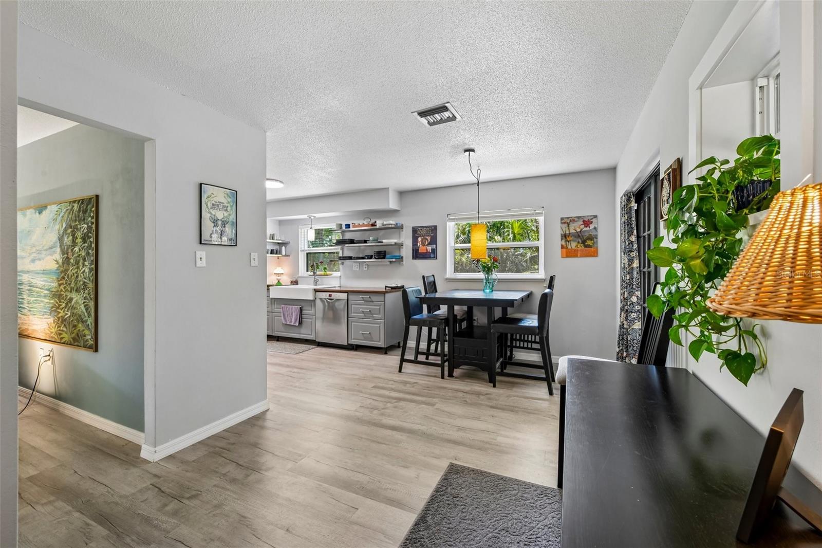 1073 CENTRAL ST, MOUNT DORA, FL, 32757