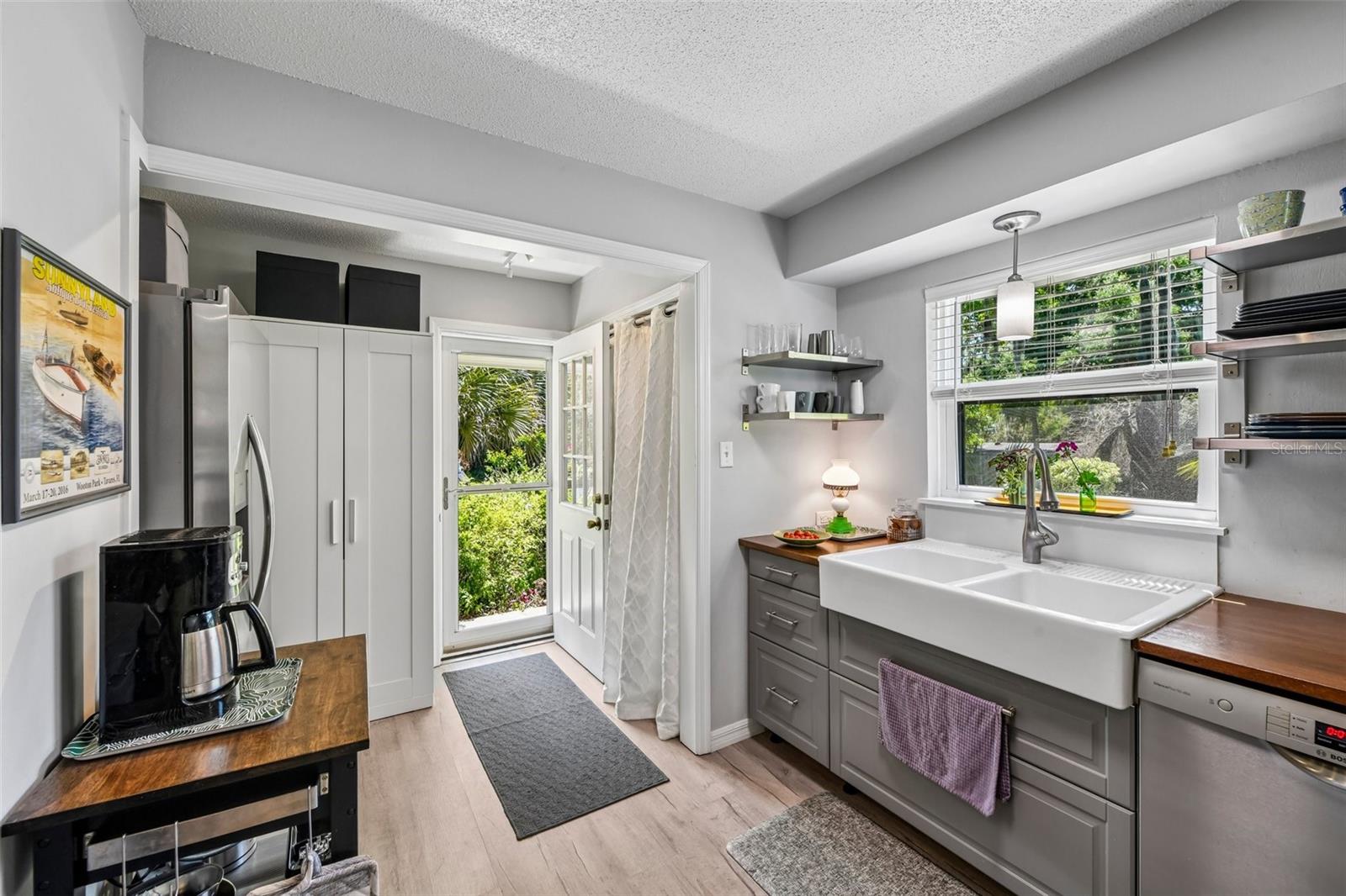 1073 CENTRAL ST, MOUNT DORA, FL, 32757