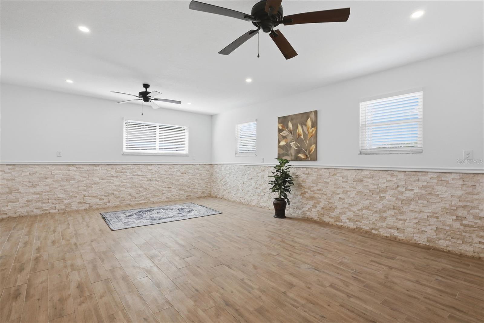 155 E COUNTRY CIRCLE DR E, PORT ORANGE, FL, 32128