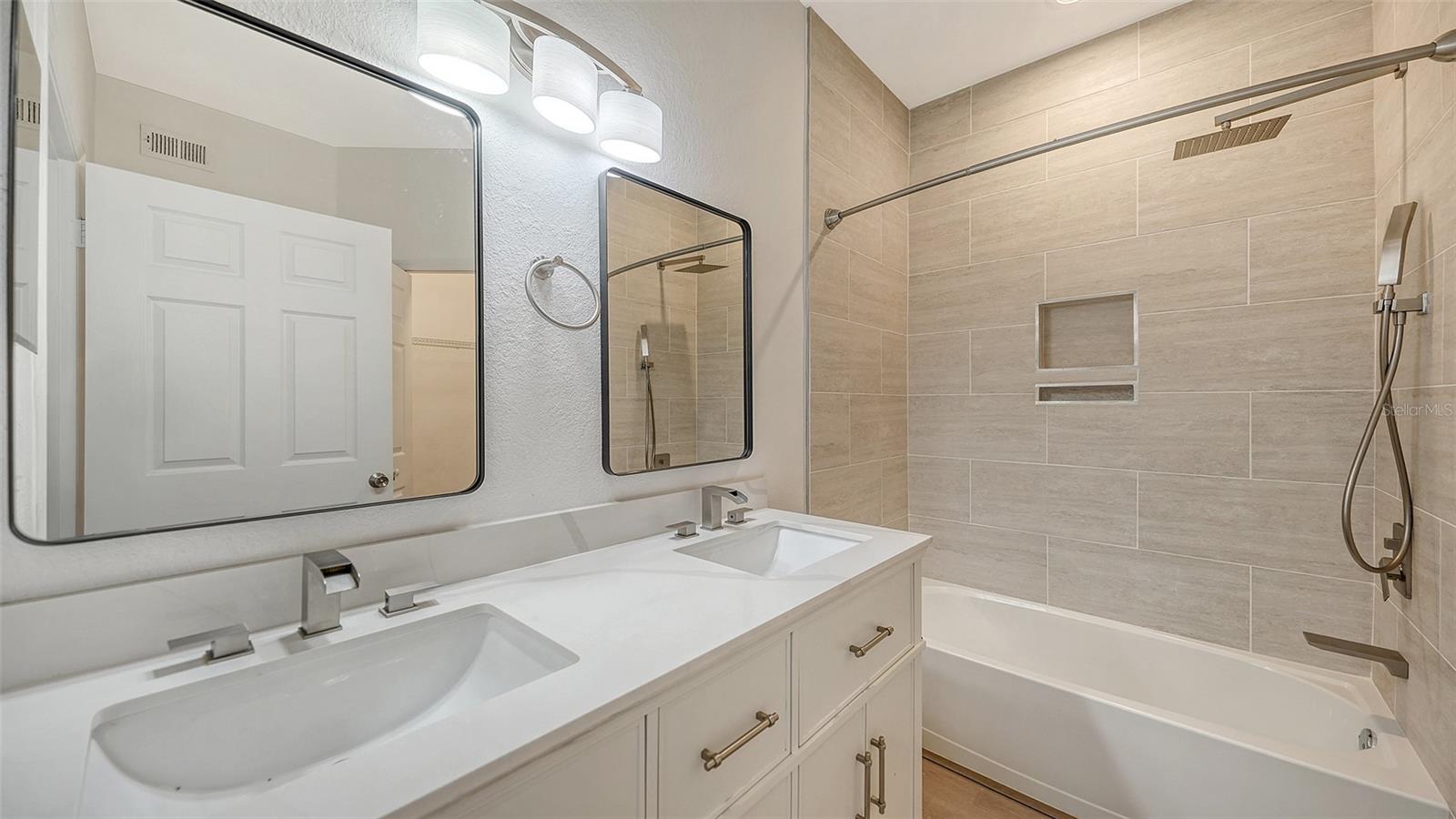 5561 ROSEHILL RD #104, SARASOTA, FL, 34233