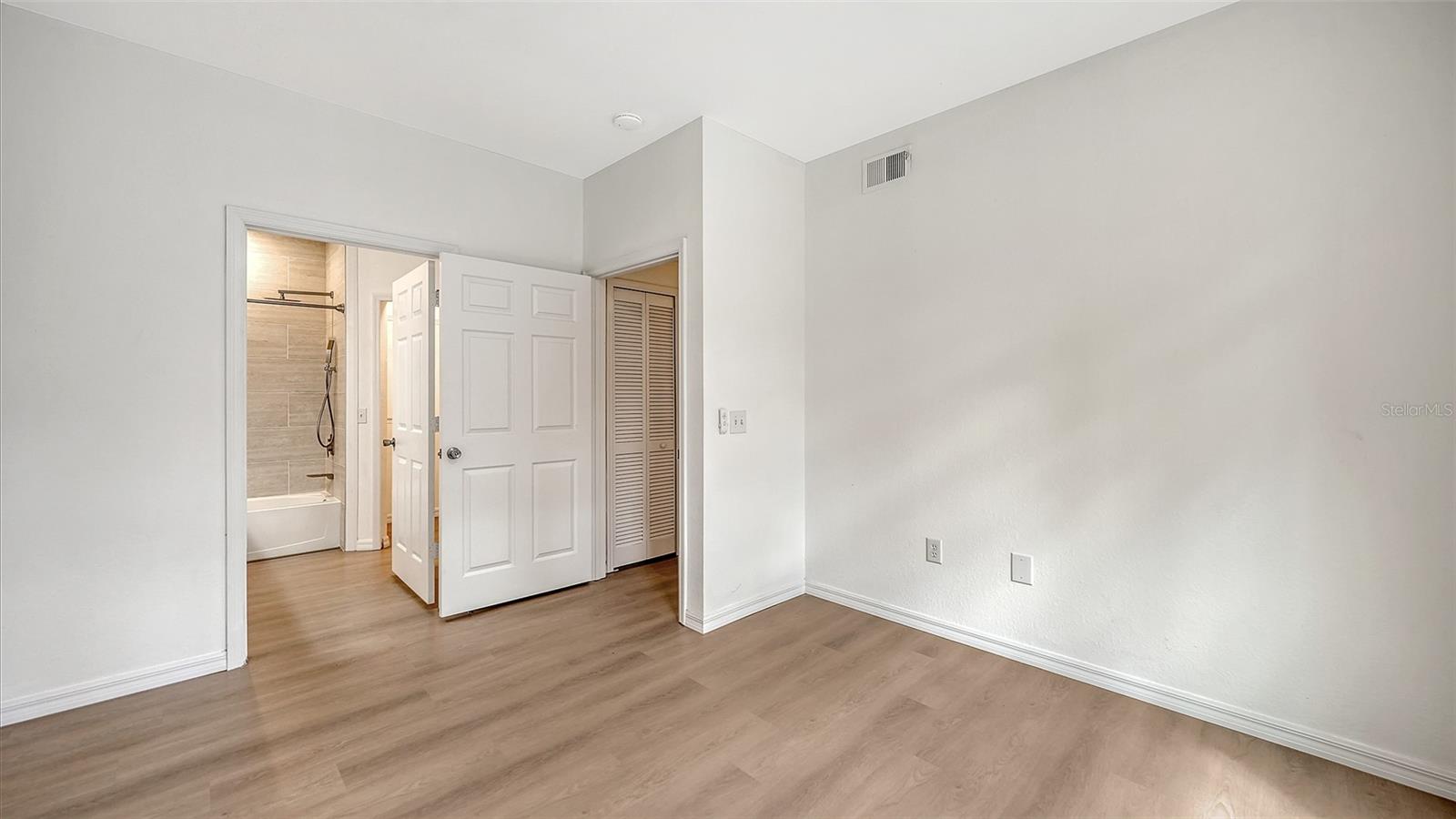 5561 ROSEHILL RD #104, SARASOTA, FL, 34233