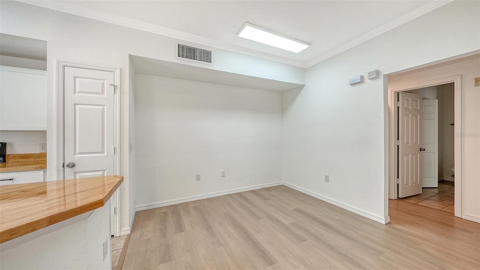 5561 ROSEHILL RD #104, SARASOTA, FL, 34233