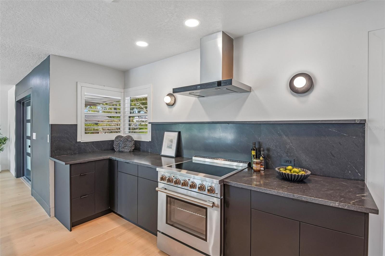 861 RAFAEL BLVD NE, ST PETERSBURG, FL, 33704