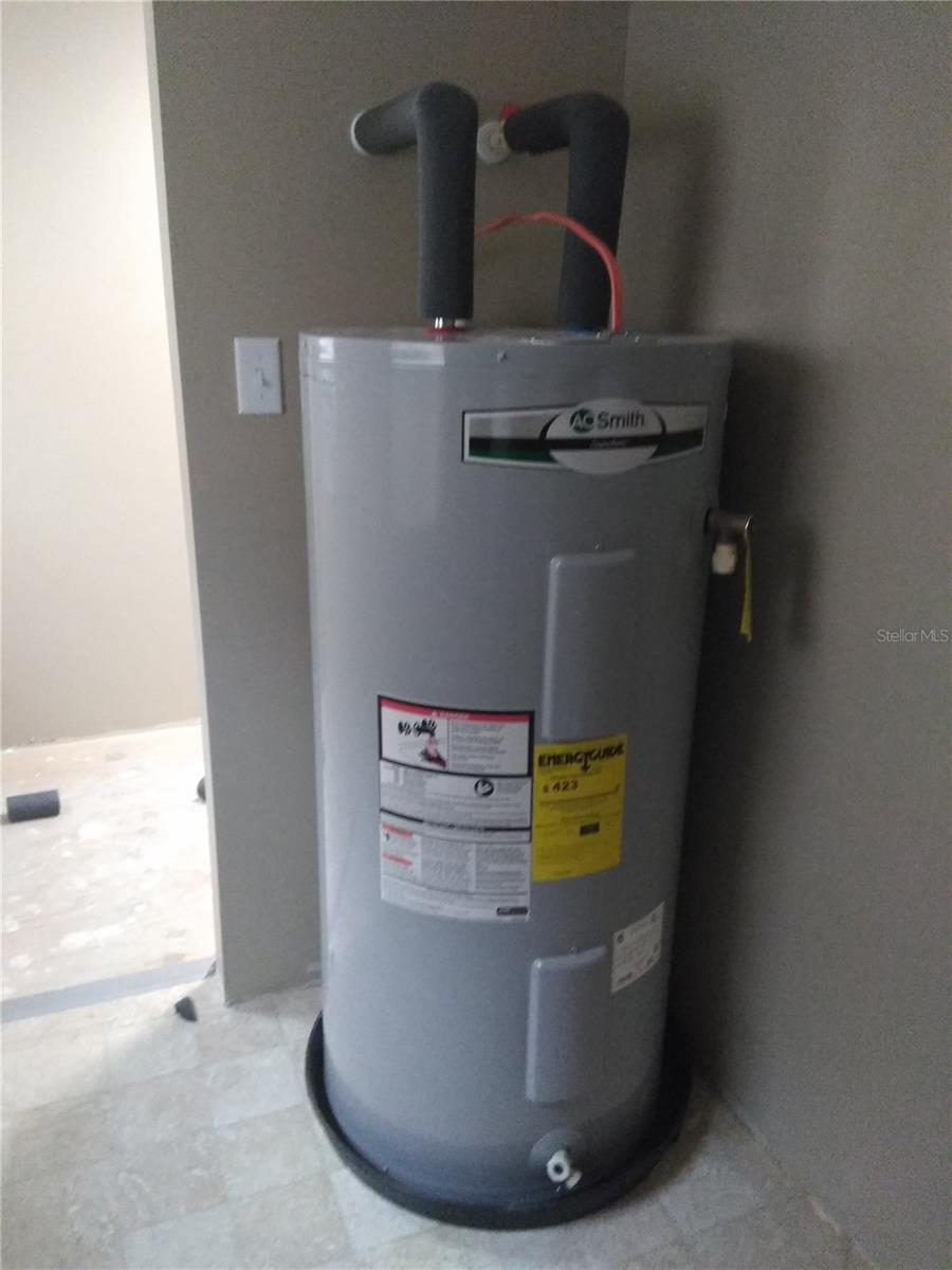 910 9TH AVE SW, LARGO, FL, 33770