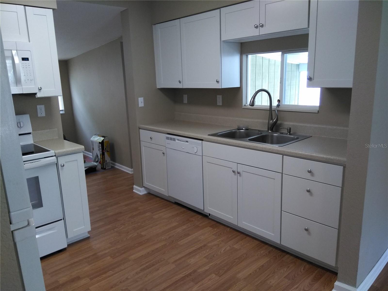 910 9TH AVE SW, LARGO, FL, 33770