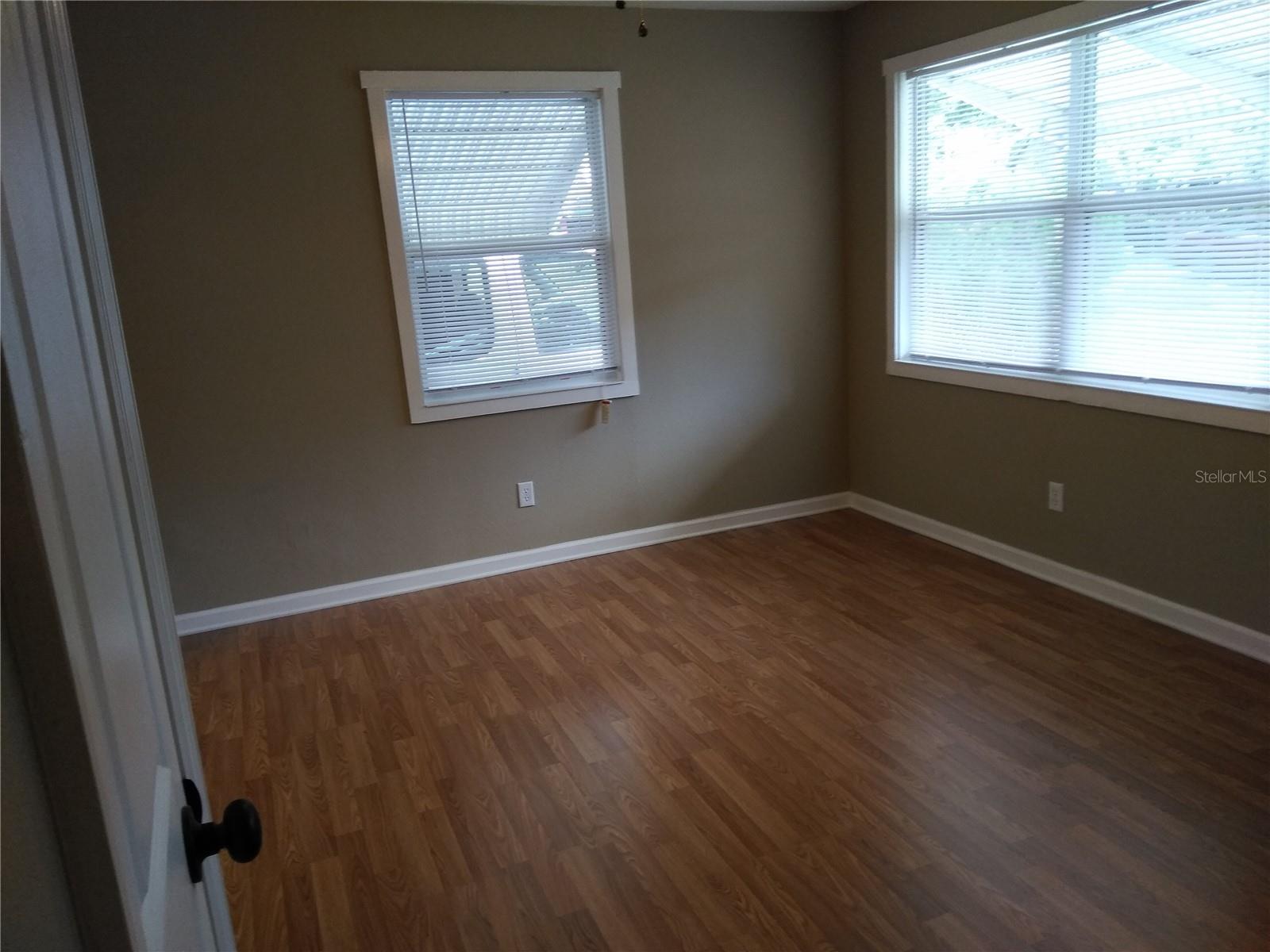 910 9TH AVE SW, LARGO, FL, 33770