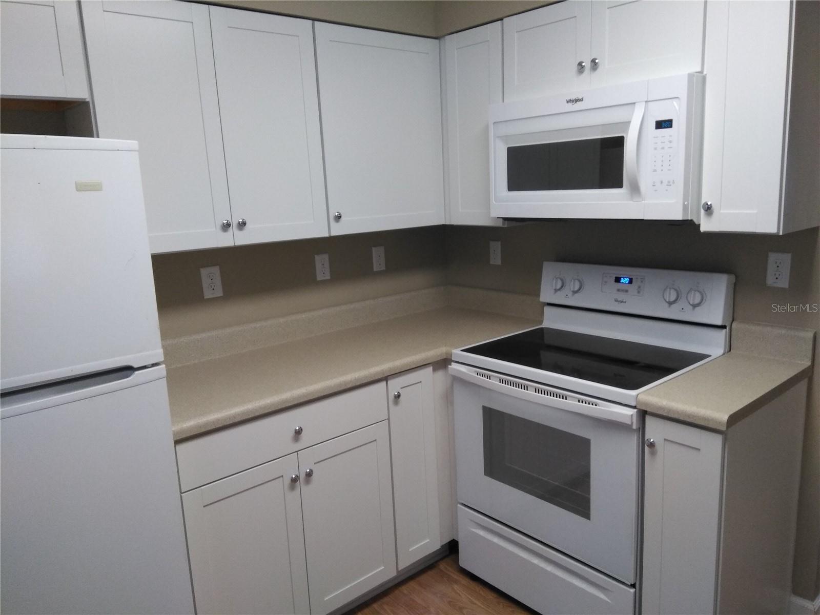 910 9TH AVE SW, LARGO, FL, 33770