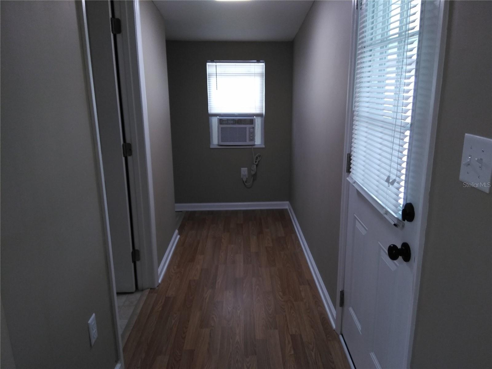 910 9TH AVE SW, LARGO, FL, 33770