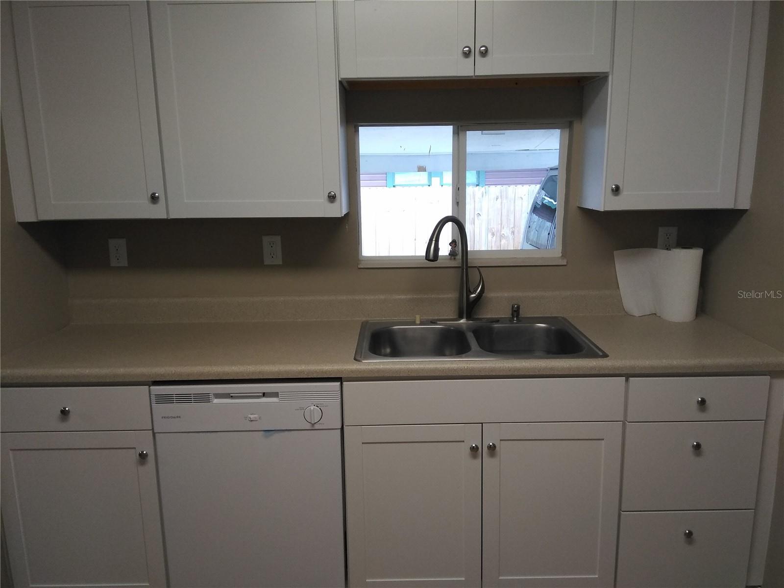 910 9TH AVE SW, LARGO, FL, 33770