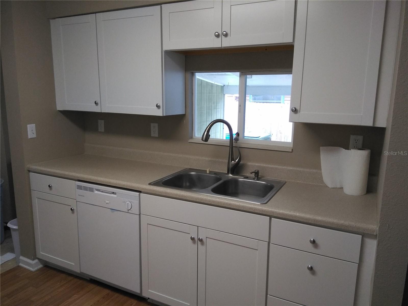 910 9TH AVE SW, LARGO, FL, 33770