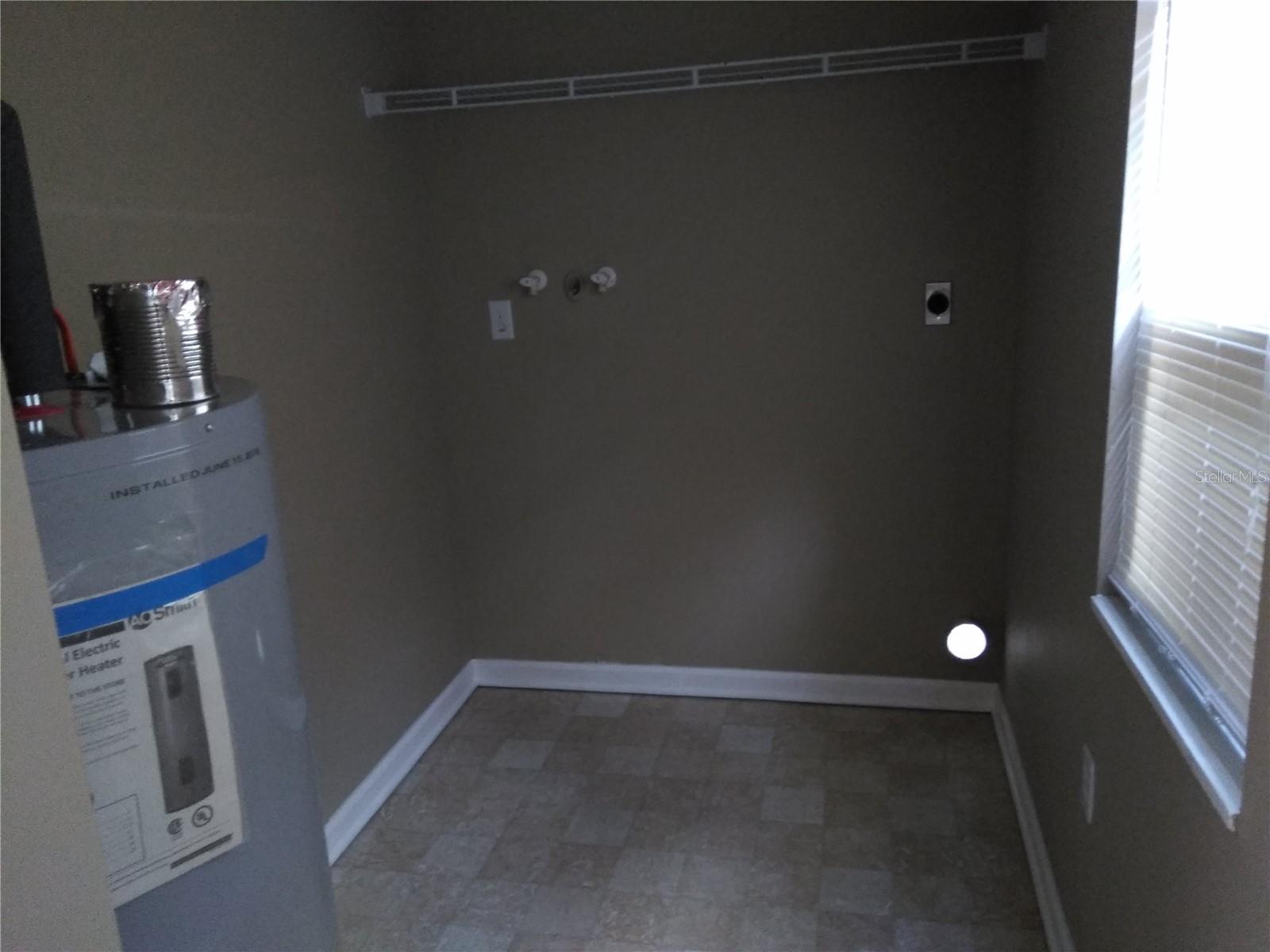 910 9TH AVE SW, LARGO, FL, 33770