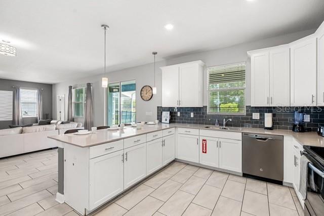 8909 STINGER DR, CHAMPIONS GATE, FL, 33896