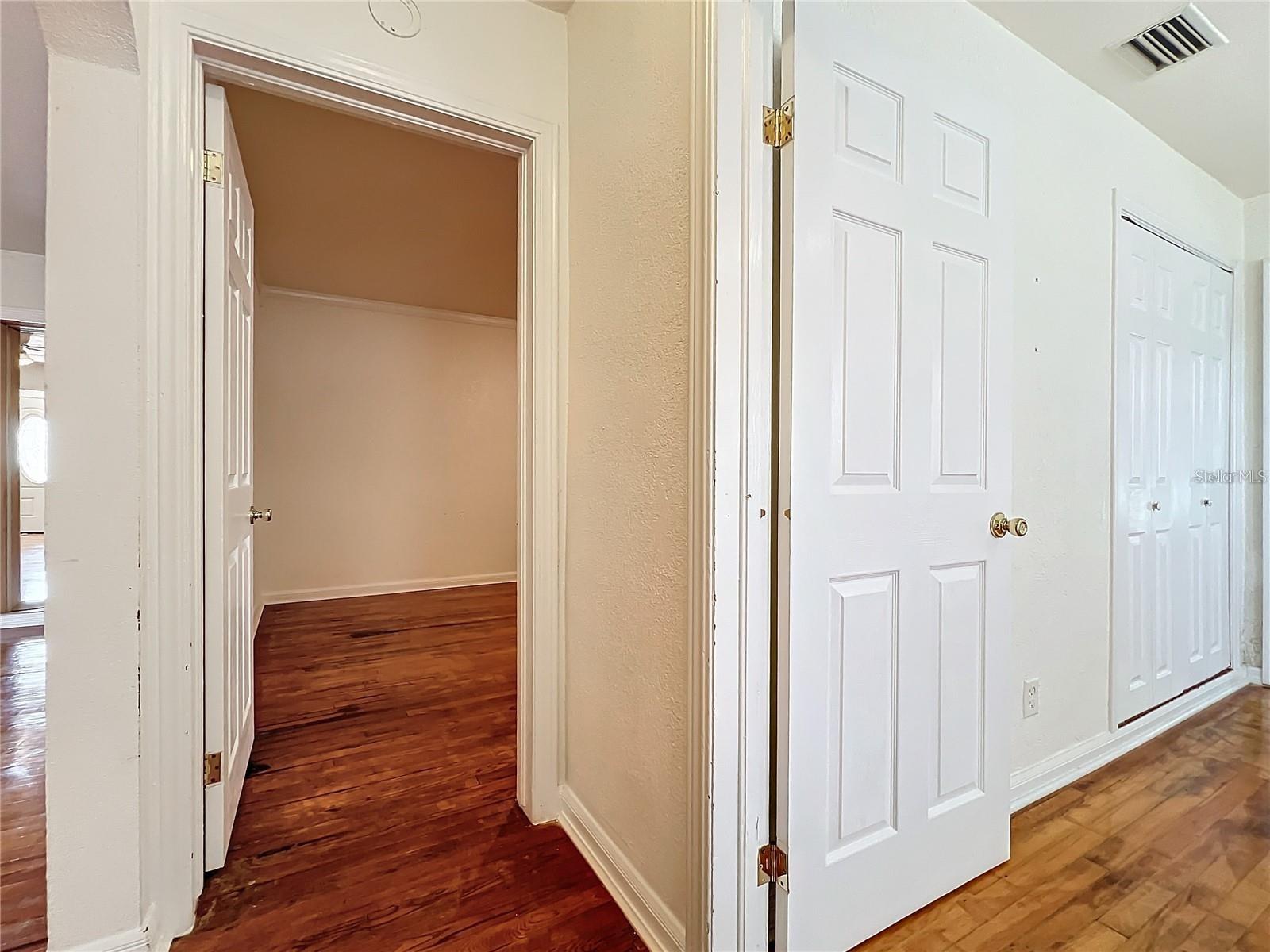 25 E CHESLEY AVE, EUSTIS, FL, 32726