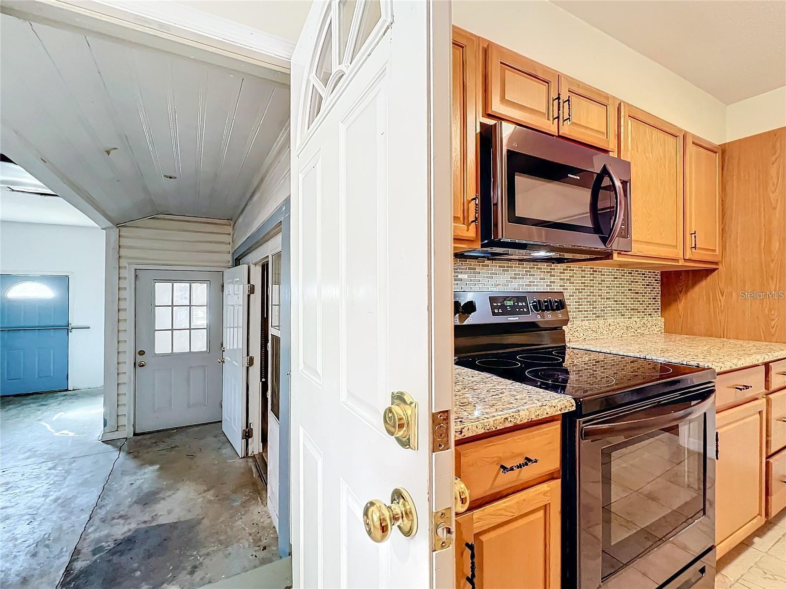 25 E CHESLEY AVE, EUSTIS, FL, 32726