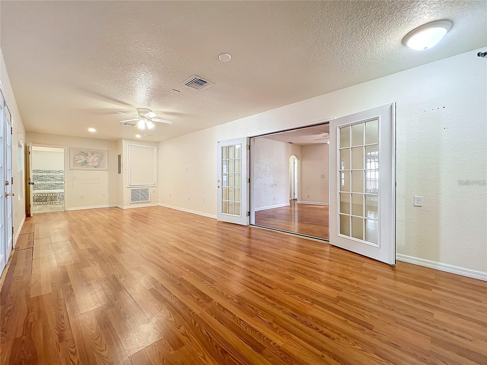 25 E CHESLEY AVE, EUSTIS, FL, 32726