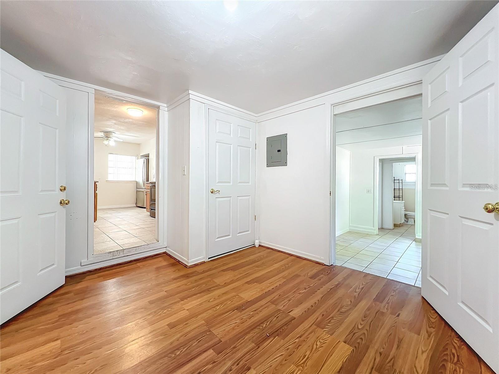 25 E CHESLEY AVE, EUSTIS, FL, 32726