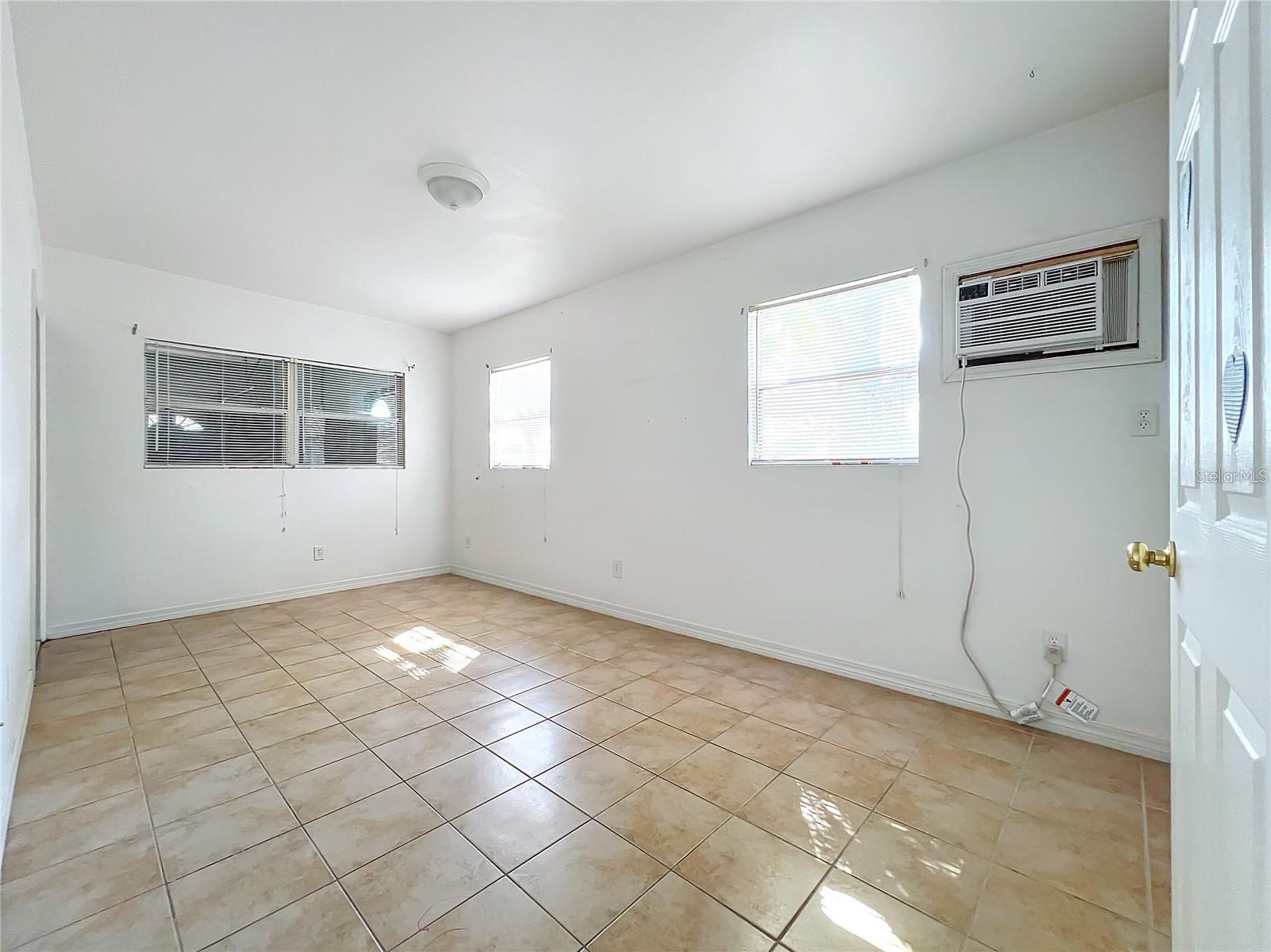 25 E CHESLEY AVE, EUSTIS, FL, 32726