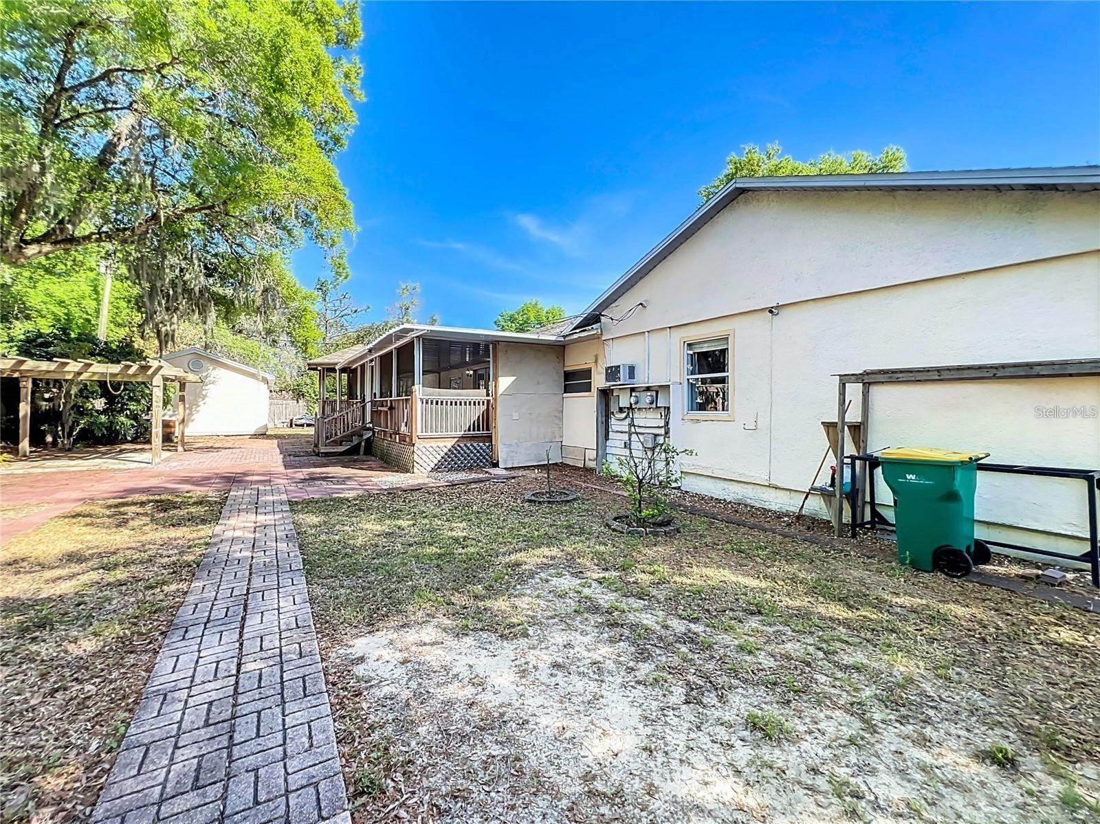 25 E CHESLEY AVE, EUSTIS, FL, 32726